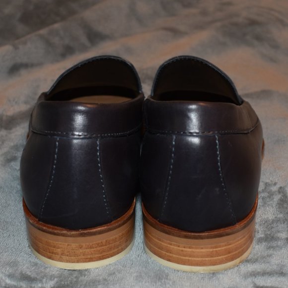 Everlane Modern Loafer in Navy - Picture 5 of 6